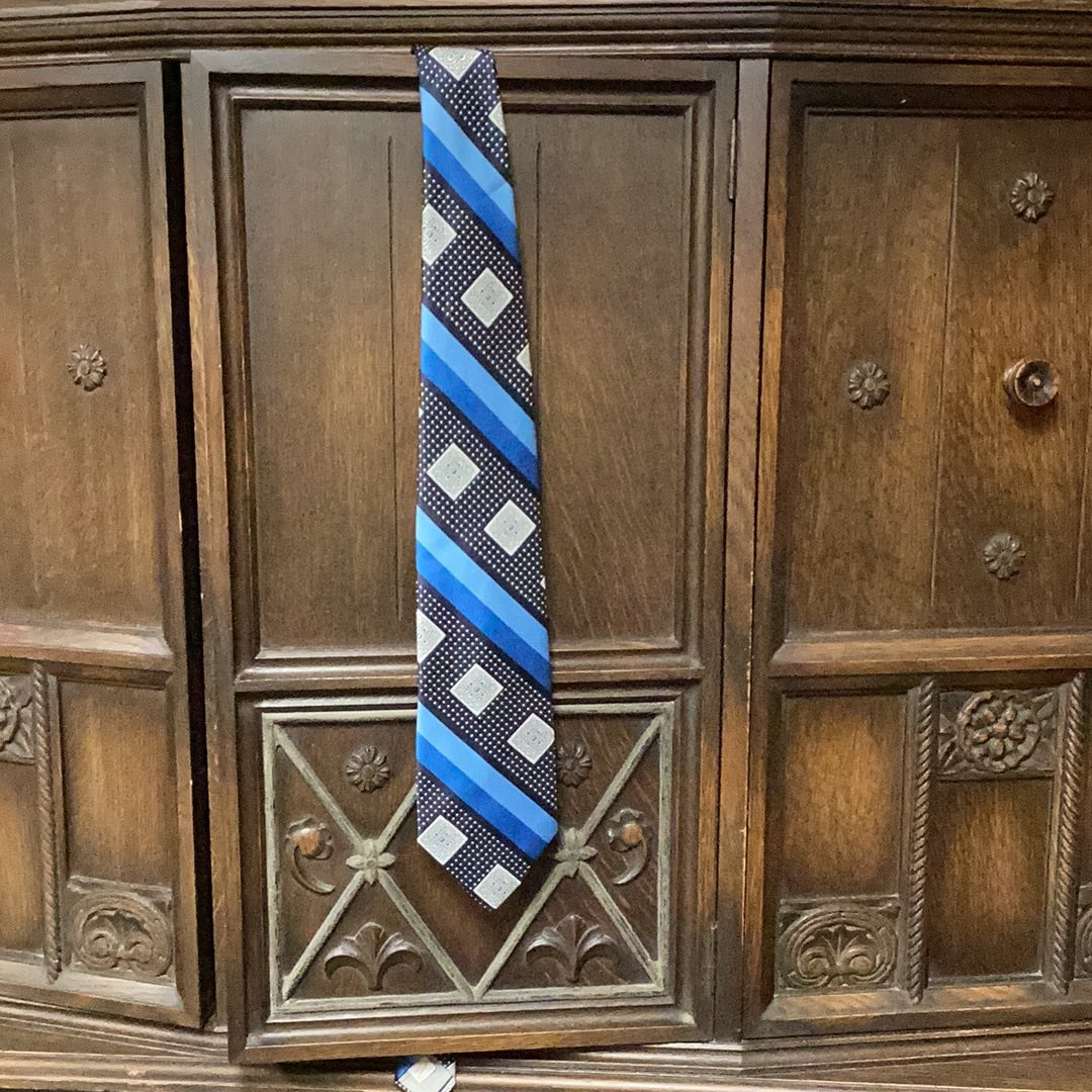 Vintage blue pattern tie
