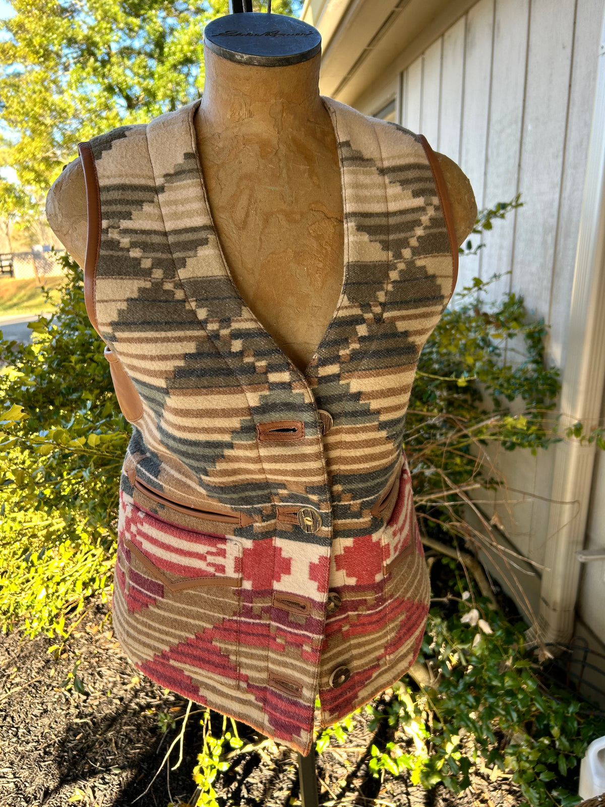 Double D Ranch| Vest| Yellowstone