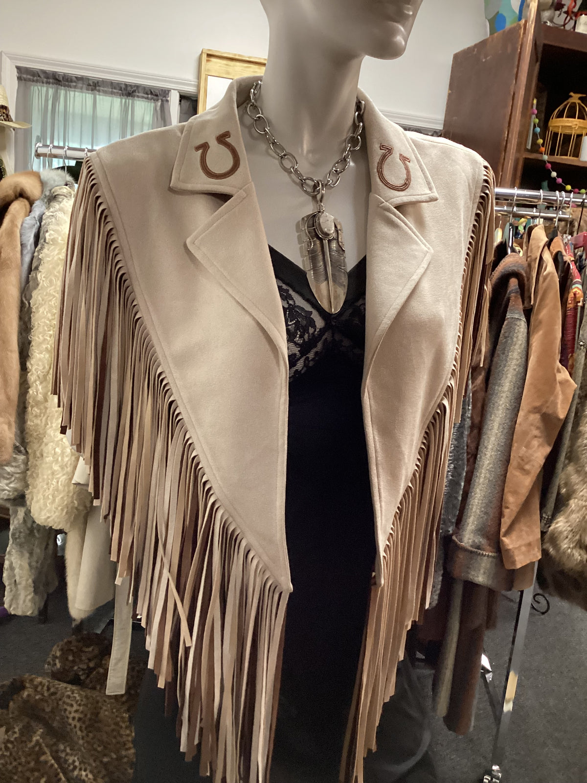 Fringe Shawl| Horseshoe |