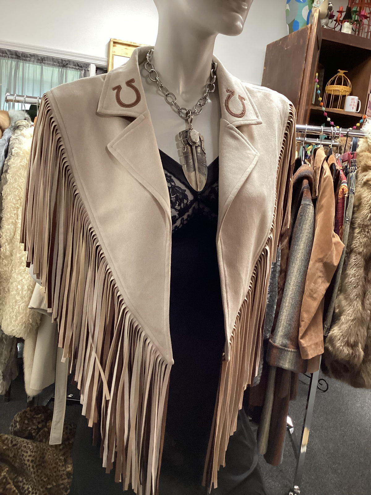 Fringe Shawl| Horseshoe |